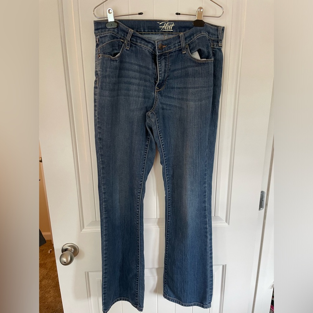 Old Navy. The Flirt.size 10. Smoke free home.